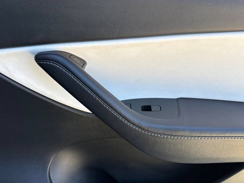 Used 2022 Tesla Model Y Performance AWD/4WD image 19