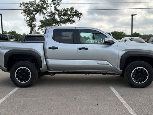 Used 2024 Toyota Tacoma TRD Off-Road AWD/4WD image 4