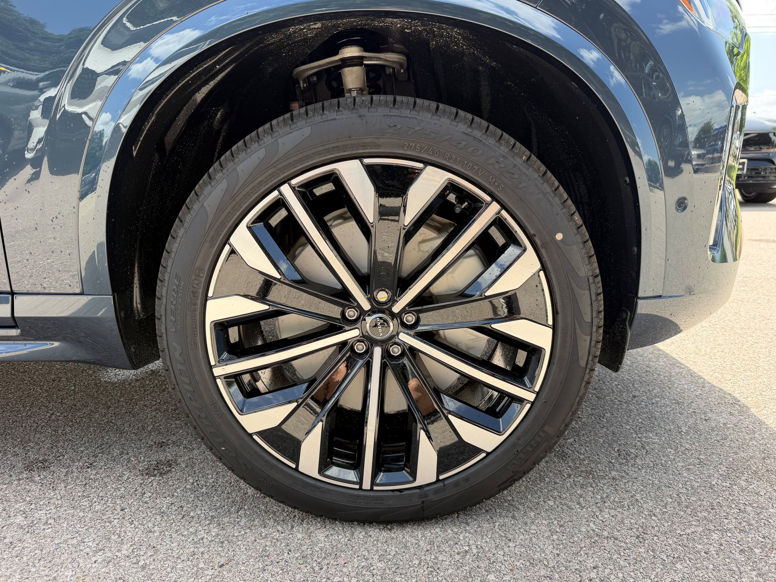 New 2026 Volvo XC90 T8 Plus w/ Protection Package Premier AWD/4WD image 7