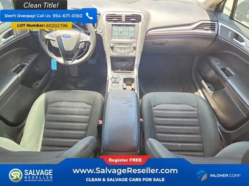 Used 2018 Ford Fusion SE FWD image 11