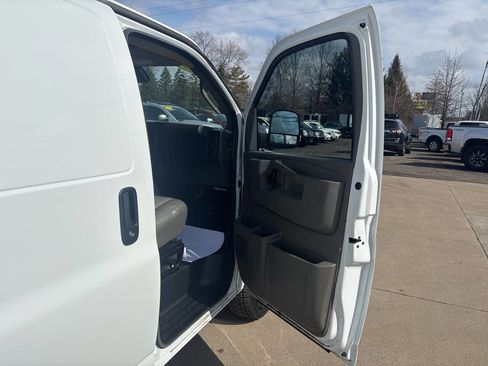 Used 2019 Chevrolet Express 2500 w/ Communications Package RWD image 9