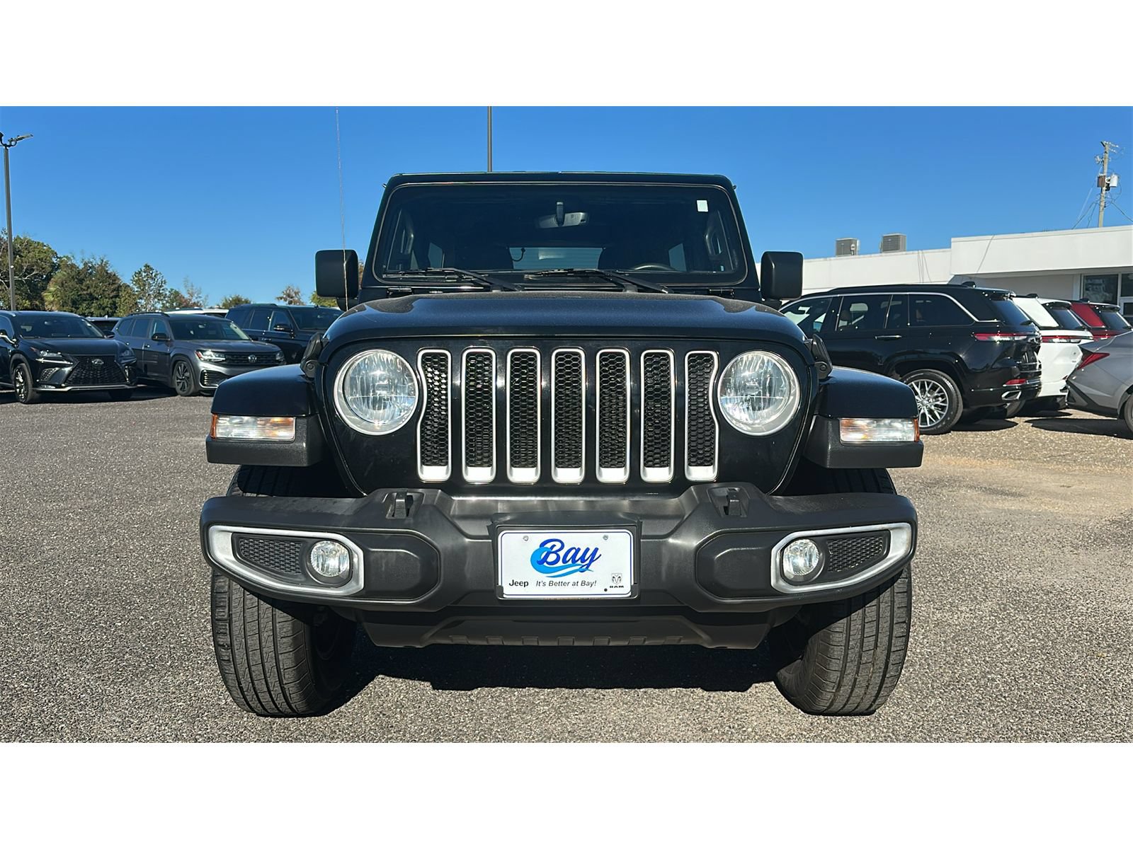 Used 2023 Jeep Wrangler Unlimited Sahara AWD/4WD image 9