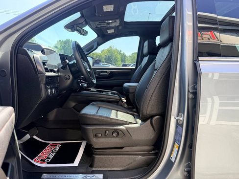 Used 2025 Chevrolet Tahoe High Country AWD/4WD image 21