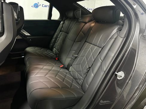 Used 2024 BMW i7 xDrive60 w/ Executive Package image 17