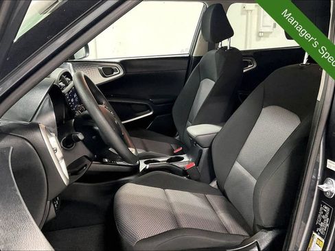 Used 2025 Kia Soul LX w/ LX Technology Package FWD image 30