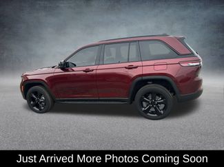 Used 2023 Jeep Grand Cherokee Altitude video 3