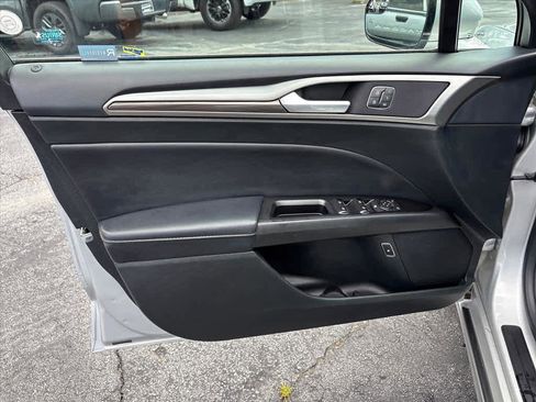 Used 2017 Ford Fusion Energi SE FWD image 20