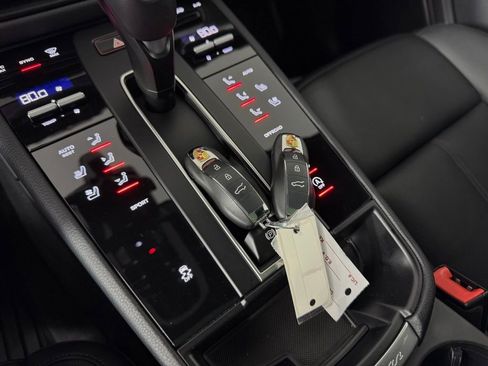 Certified 2025 Porsche Macan image 27