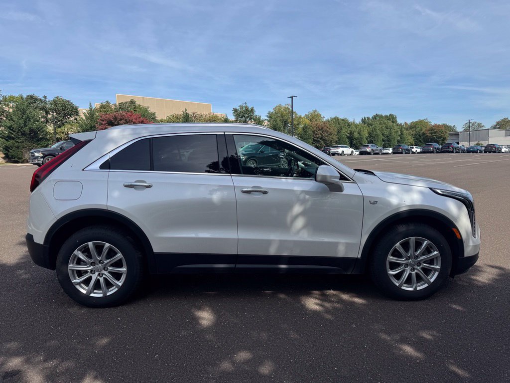 Used 2022 Cadillac XT4 Luxury w/ Cold Weather Package AWD/4WD image 5