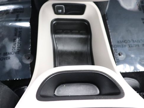 Used 2024 Chrysler Pacifica Touring-L FWD image 48
