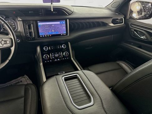 Used 2021 GMC Yukon XL Denali AWD/4WD image 28