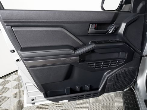 Used 2025 Toyota 4Runner TRD Off-Road image 16