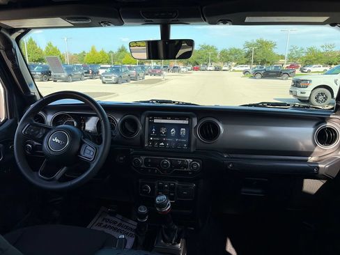 Used 2023 Jeep Gladiator Sport AWD/4WD image 39