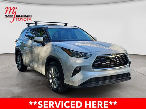 Used 2022 Toyota Highlander Limited FWD image 5
