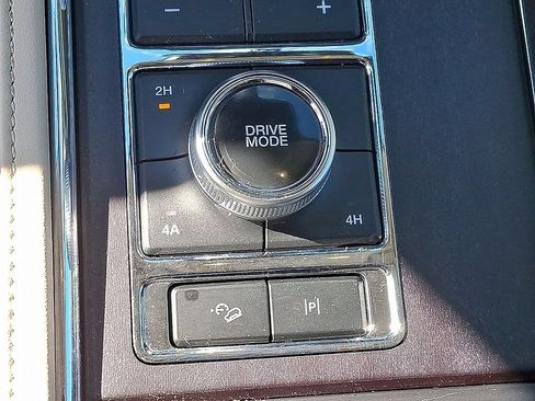 Used 2024 Ford Expedition Platinum AWD/4WD image 25