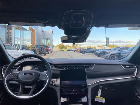 New 2025 Jeep Grand Cherokee Limited w/ Black Appearance Package image 20