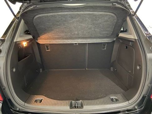 Used 2022 Chevrolet Trax LT w/ LT Convenience Package AWD/4WD image 11