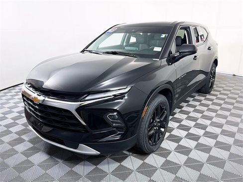 Used 2023 Chevrolet Blazer LT w/ Driver Confidence Package image 3