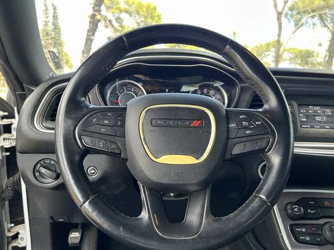 Used 2015 Dodge Challenger SXT w/ Driver Convenience Group RWD image 10