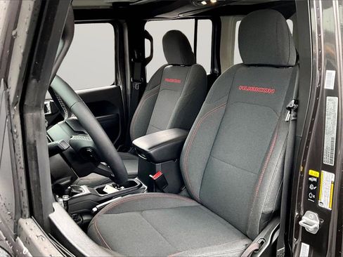Certified 2025 Jeep Wrangler Unlimited Rubicon image 19