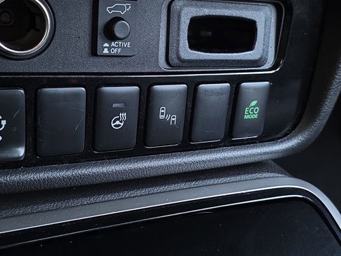 Used 2020 Mitsubishi Outlander LE image 19