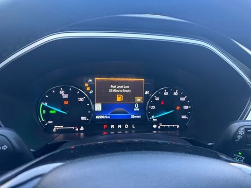 Used 2021 Ford Escape SE w/ SE Sport Appearance Package image 5