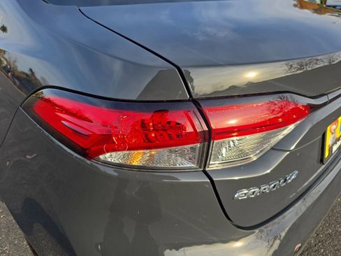 Used 2025 Toyota Corolla LE image 34