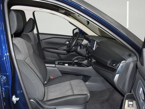 Used 2025 Nissan Rogue SV AWD/4WD image 13