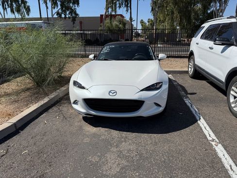 Used 2019 MAZDA MX-5 Miata Grand Touring w/ GT-S Package RWD image 2