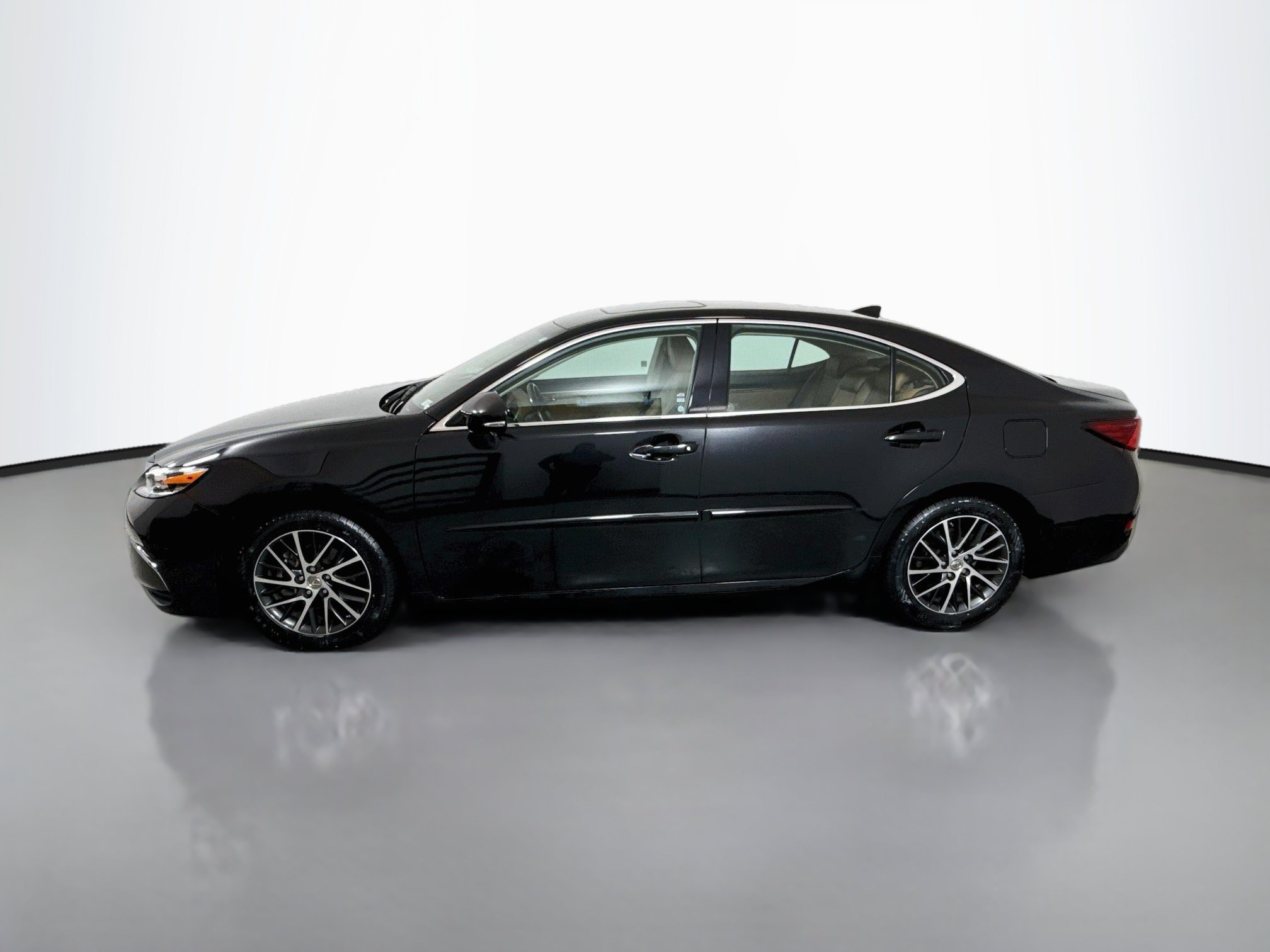 Used 2018 Lexus ES 350 w/ Luxury Package w/Wood Trim FWD image 4