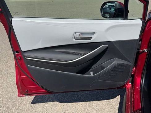 Used 2025 Toyota Corolla SE w/ SE Premium Package image 26