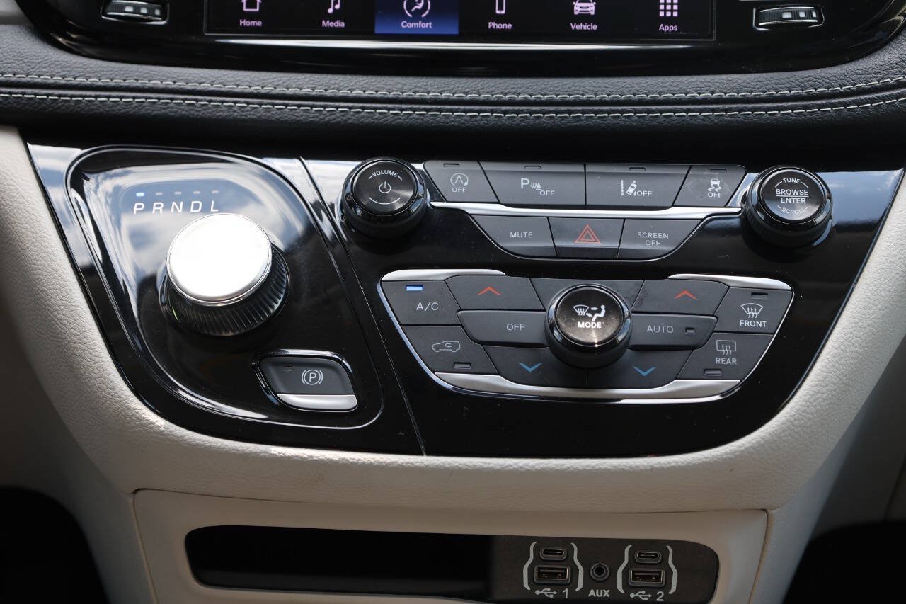 Used 2023 Chrysler Pacifica Touring-L FWD image 23