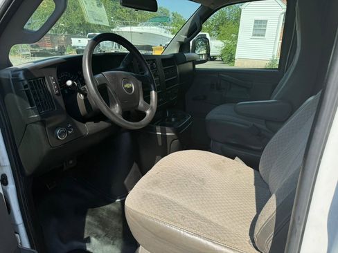 Used 2018 Chevrolet Express 3500 w/ Chrome Appearance Package RWD image 14