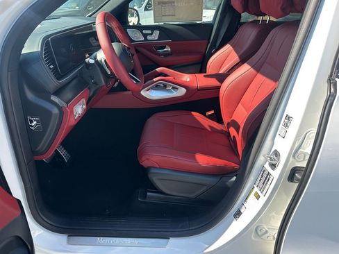 New 2026 Mercedes-Benz GLS 580 4MATIC image 9