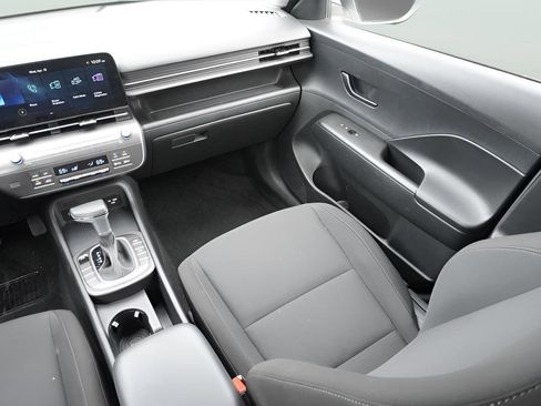 Used 2025 Hyundai Kona SEL image 11