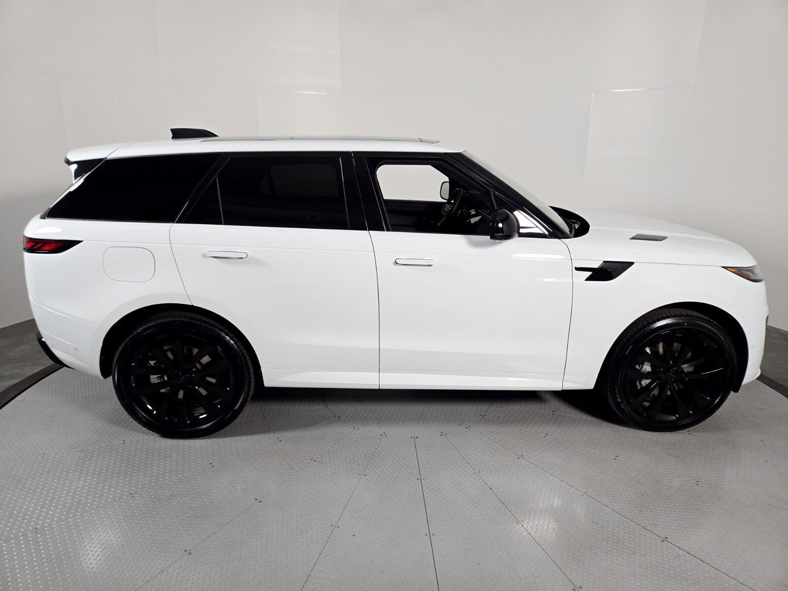 New 2026 Land Rover Range Rover Sport Dynamic SE AWD/4WD image 6