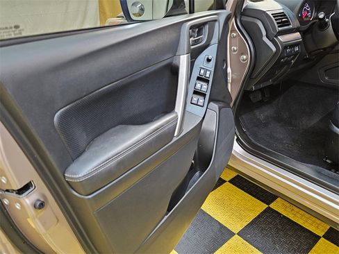 Used 2015 Subaru Forester 2.5i Limited image 21