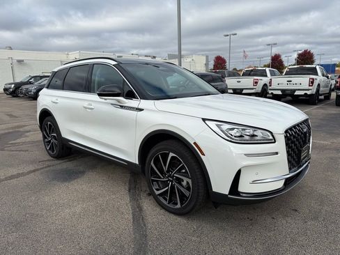 New 2025 Lincoln Corsair Reserve w/ Towing Package image 2