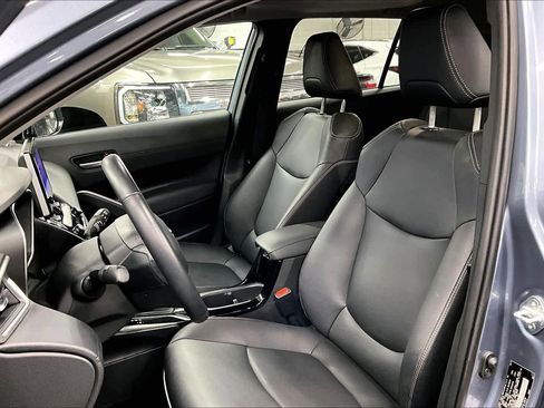 Used 2024 Toyota Corolla Cross XLE w/ Convenience Package image 7