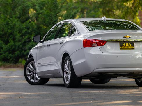 Used 2017 Chevrolet Impala LT w/ Convenience Package FWD image 29