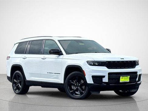 Used 2021 Jeep Grand Cherokee L Laredo image 2