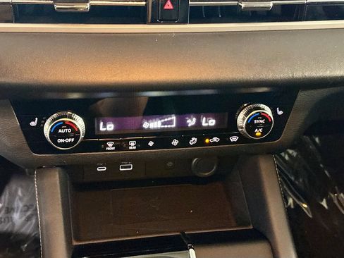 Used 2024 Mitsubishi Outlander SE AWD/4WD image 18
