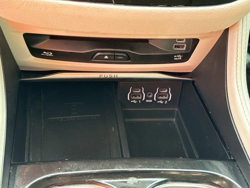 Used 2023 Chrysler Pacifica Limited w/ Uconnect Theater Family Group AWD/4WD image 27