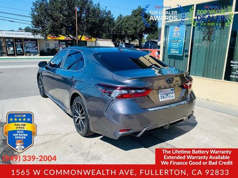 Used 2018 Toyota Camry SE FWD image 12