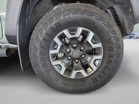 Used 2023 Toyota Tacoma TRD Off-Road w/ Black Out Package (TMS) AWD/4WD image 16