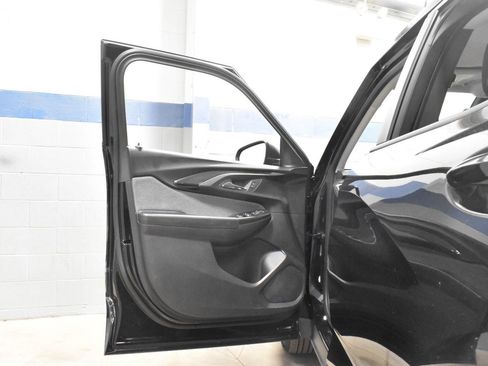 Used 2023 Chevrolet TrailBlazer LS FWD image 12