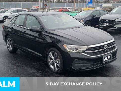 Used 2024 Volkswagen Jetta SE FWD image 3