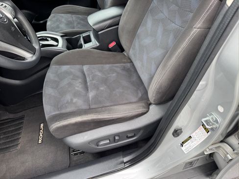 Used 2015 Nissan Rogue SV image 7