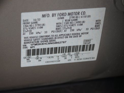 Used 2022 Ford Explorer Platinum w/ Equipment Group 601A AWD/4WD image 29