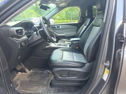Used 2024 Ford Explorer XLT w/ Equipment Group 202A AWD/4WD image 5